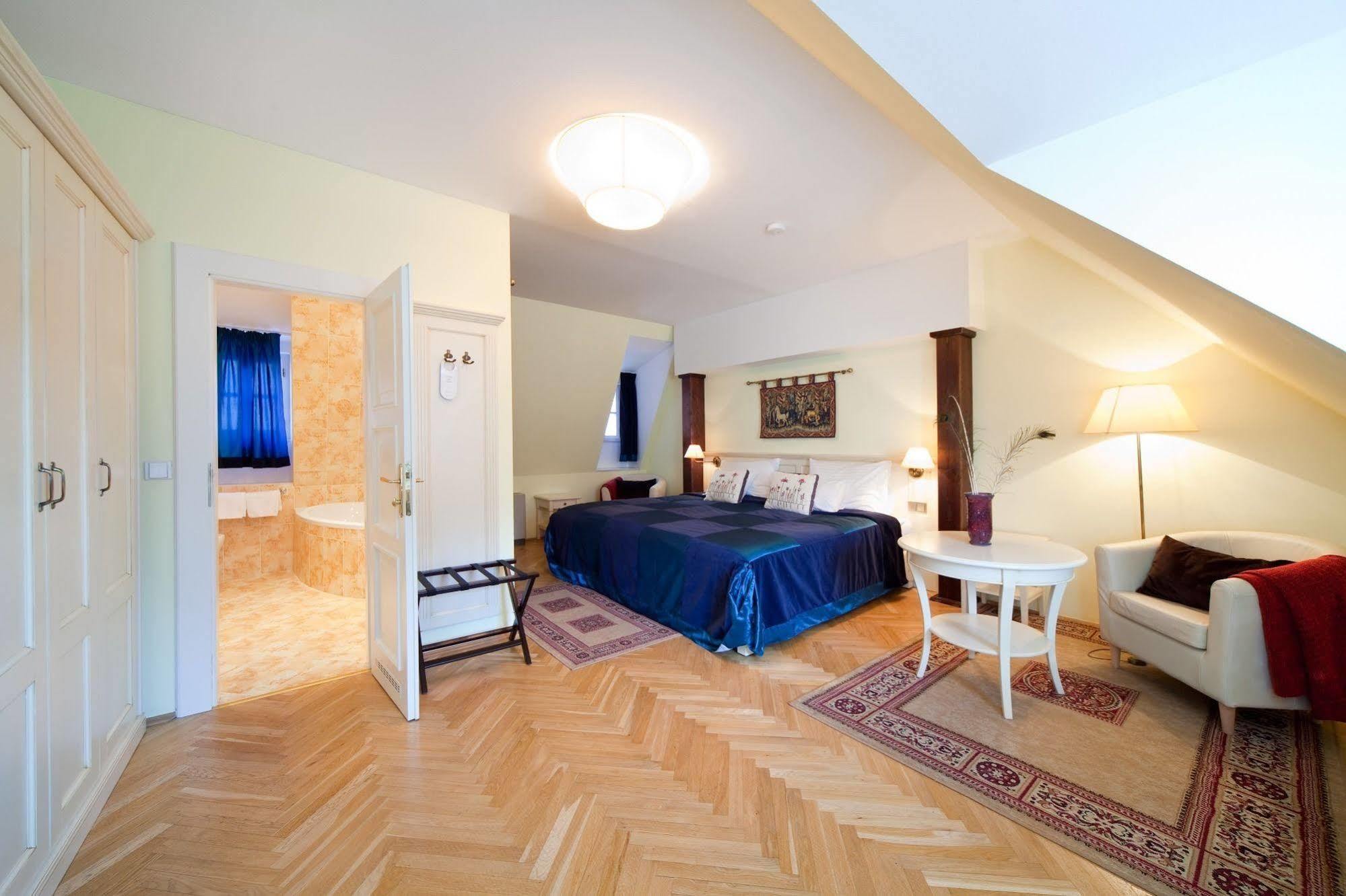 Tyn Yard Residence Прага Екстериор снимка